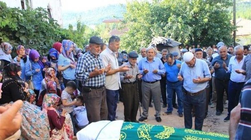 Traktör Kazasında Ölen Yaşlı Adam Toprağa Verildi