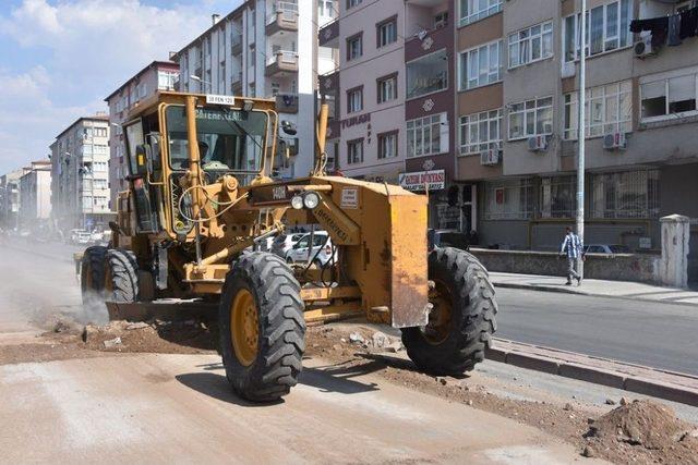 Mevlana Mahallesinde Çevre Düzenleme Çalışmaları Devam Ediyor