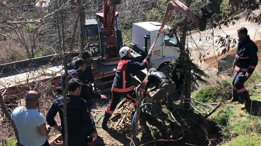 Kuyuya D&uuml;şen İneği İtfaiye Kurtardı