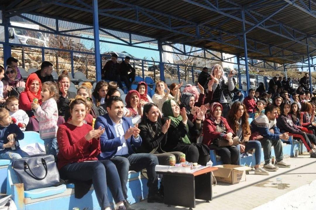 Şırnaklı Kadınlar İlk Kez Stadyumda Ma&ccedil; İzledi