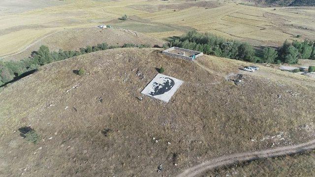 Dev Atatürk Portresini Şenlikle Açtılar