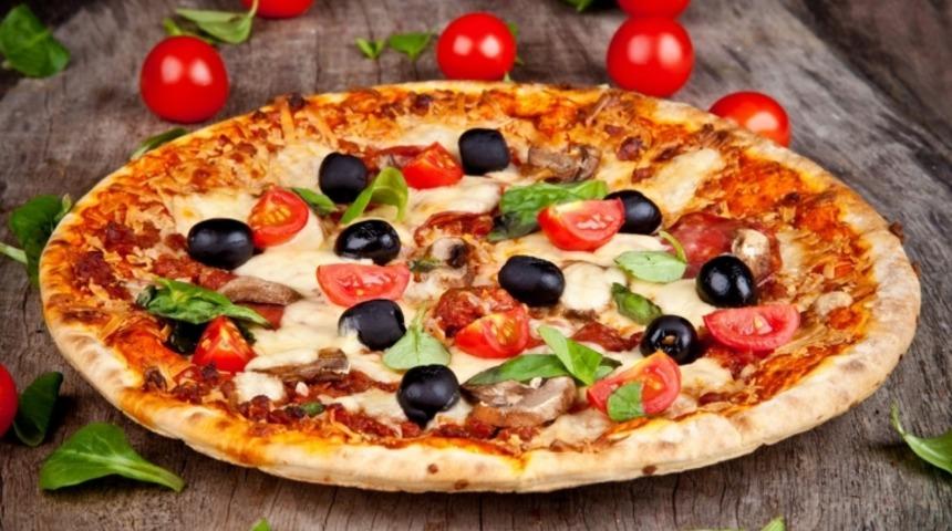İnce Hamurlu Pizza Tarifi