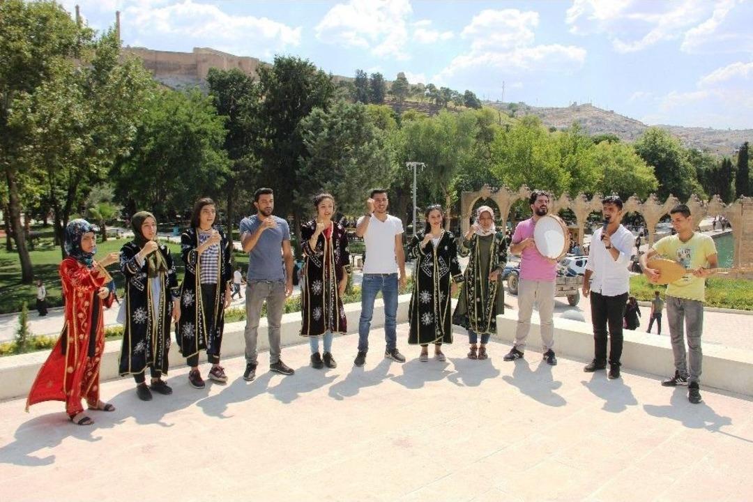 İşitme Engelli Gen&ccedil; Kızın Klip Hayalini İşaret Dili İle Ger&ccedil;ekleştirdiler