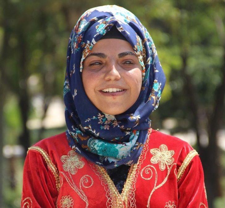 İşitme Engelli Genç Kızın Klip Hayalini İşaret Dili İle Gerçekleştirdiler G1