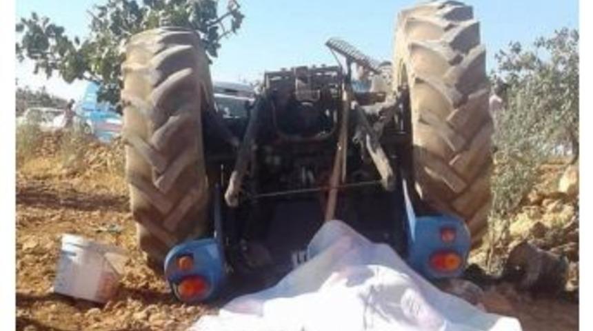 Devrilen Traktörün Altında Kalan Sürücü Öldü