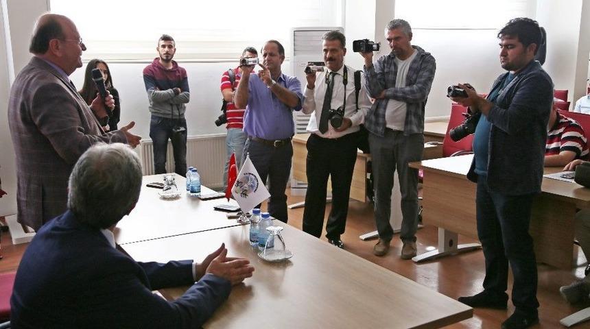 Başkan Özakcan’ın ’24 Temmuz Basın Bayramı’ Mesajı