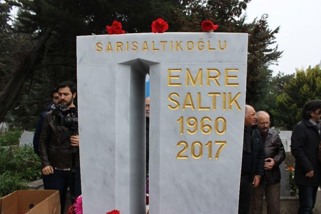 Halk M&uuml;ziği Sanat&ccedil;ısı Emre Saltık Mezarı Başında Anıldı