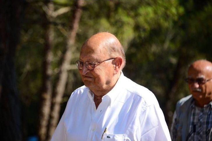 Çanakkale Savaşları’nın Mezar Yeri Belli Olan Tek Şehit Doktorunun Kabrini Torunu Ziyaret Etti G3