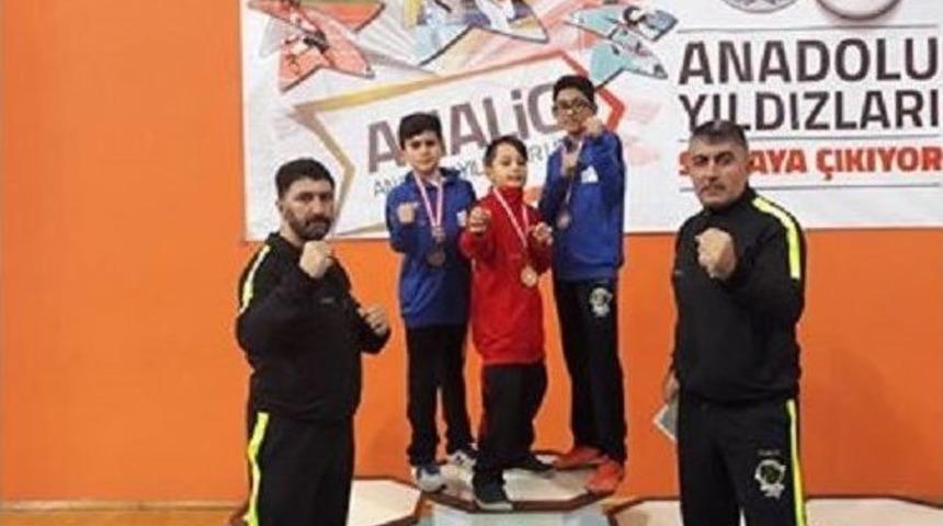 &Ccedil;anakkale Erkek Takımı Yarı Finale &Ccedil;ıktı