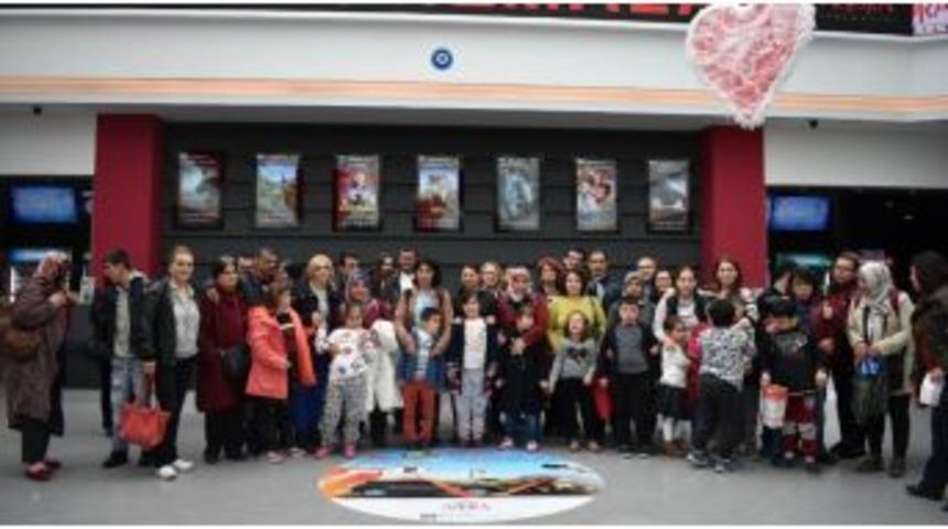 Muratpaşa Belediyesinin &Ouml;zel &Ccedil;ocukları Sinemada