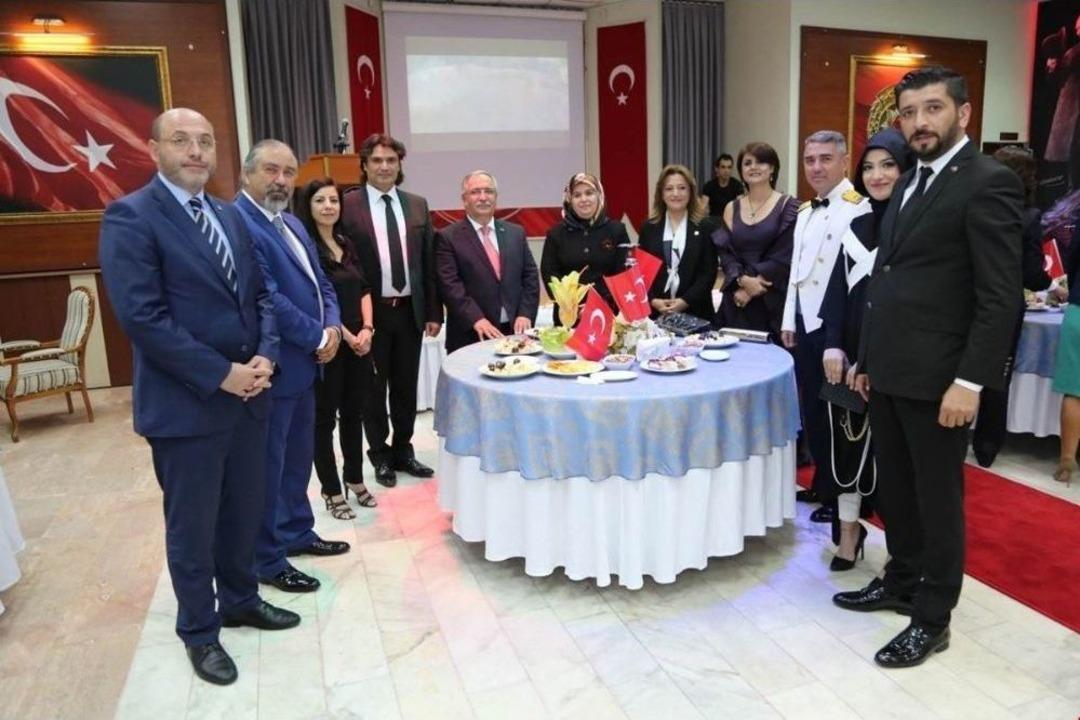 "bayramlar, Birlik Ve Beraberliğimizi Pekiştiriyor"