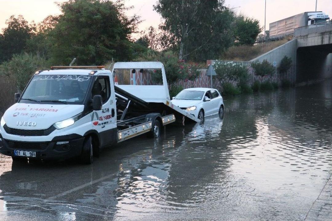 Sualtında Kalan Karayolu Havuz Oldu