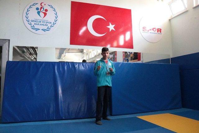 Kırşehirli Sporcu Judoda Türkiye İkincisi Oldu