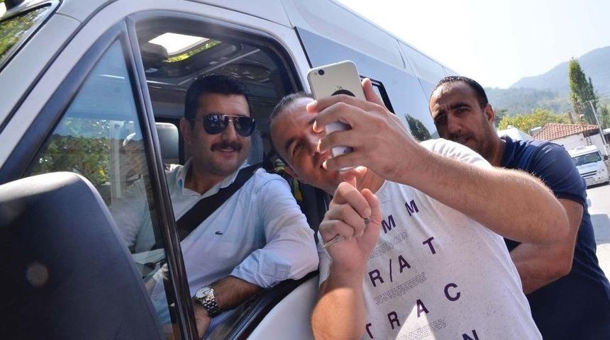 Belediye Başkanı Şof&ouml;r Oldu, &Uuml;cretsiz Yolcu Taşıdı