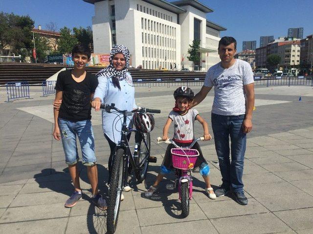 Zeytinburnu’nda Bisiklet Sürmeyi Bilmeyen Kalmayacak