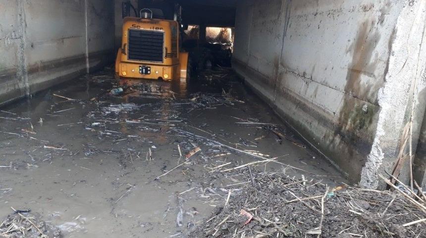 Dereler Temizlendi Şehzadeler&rsquo;in 3 Mahallesi Nefes Aldı