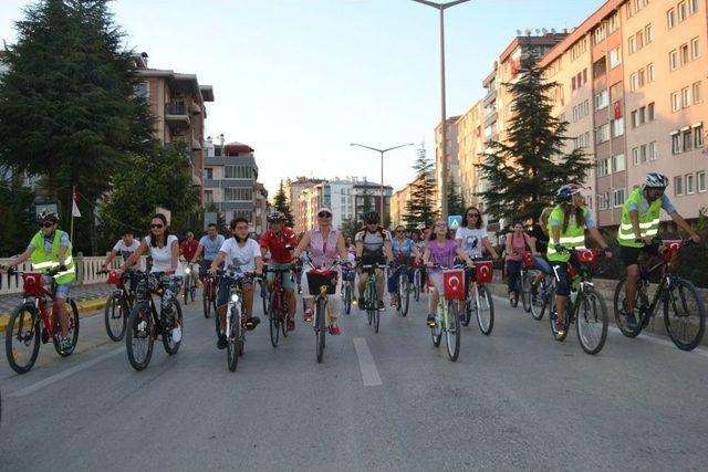 30 Ağustos Coşkusuna Pedallarda Eşlik Ettiler