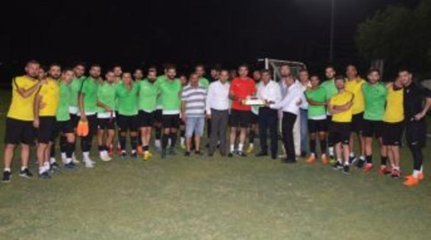 Denizlispor Antrenmanında S&uuml;rpriz Doğum G&uuml;n&uuml;