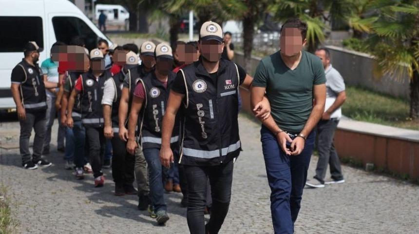 Kont&ouml;rl&uuml; Telefon Kullanan Fet&ouml;&rsquo;n&uuml;n &lsquo;mahrem Abi&rsquo;leri Yakayı Ele Verdi