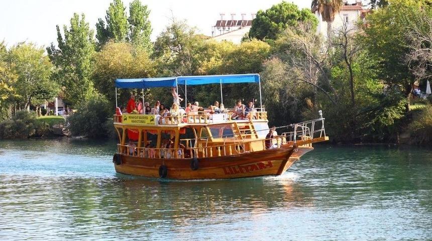 Manavgat Belediyesi&rsquo;nin Nehir Otob&uuml;s&uuml; Rekora Koşuyor