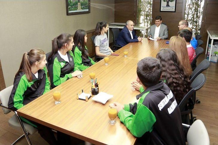 Belediye Başkanı Fadıloğlu Milli Sporcuları Ağırladı G2