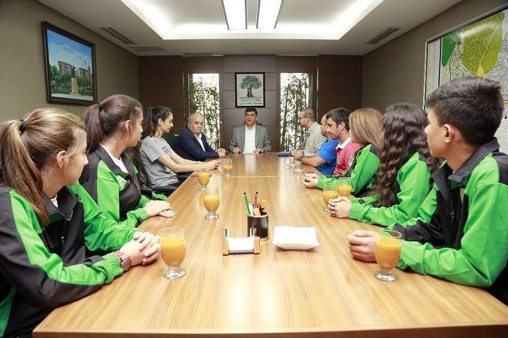 Belediye Başkanı Fadıloğlu Milli Sporcuları Ağırladı G3