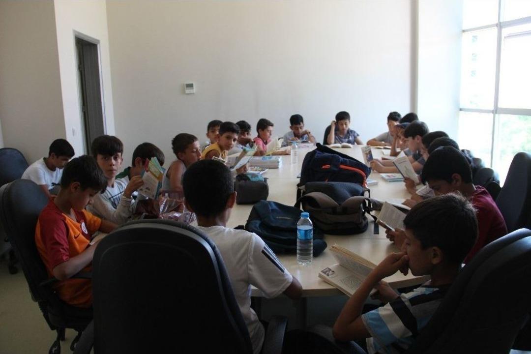 &Ccedil;ocuklar Kur&rsquo;an Kursunda Hem &Ouml;ğreniyor Hem De Spor Yapıyor