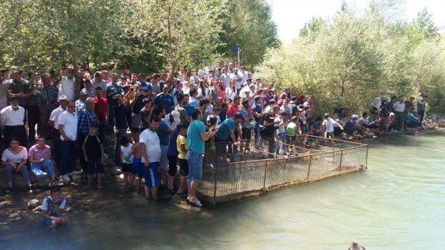 Lastikli Rafting Yarışması