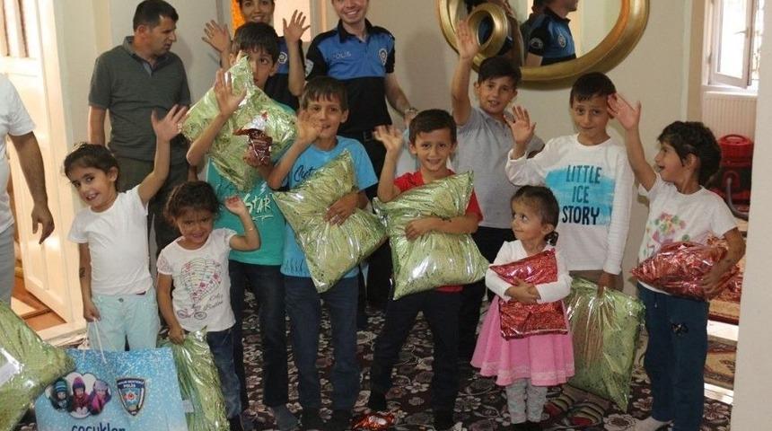 Hakkari Polisi Şehit Ailelerini Ziyaret Etti