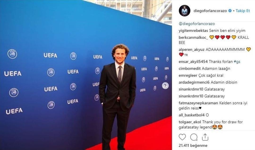 Galatasaraylı Taraftarlardan Kaka Ve Forlan&rsquo;a Teşekk&uuml;r Yağmuru