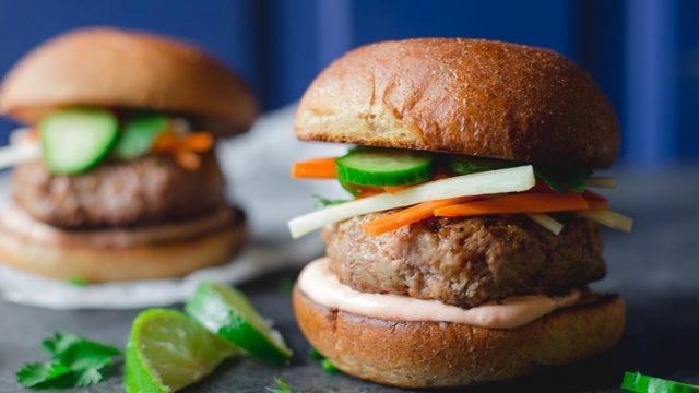 Sriracha Soslu Hamburger