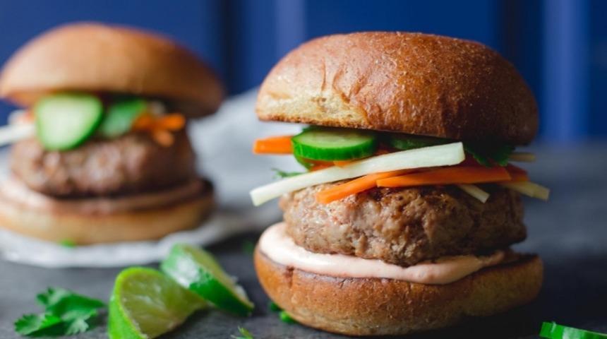 Sriracha Soslu Hamburger