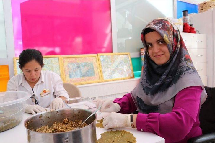 (özel Haber) ‘engelsiz Cafe’ İle Engelleri Aştılar G4