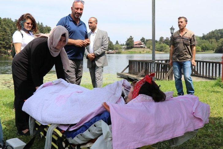 Yardım Meleği Als Hastası Özlem, 10 Yıl Sonra Tekrar Gölcük Tabiat Parkı’na Geldi G5