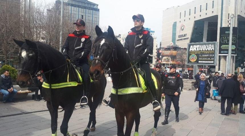 Atlı Polis Birliği, Kızılay Meydanı&rsquo;nda Devriye Atıyor