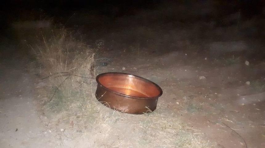 Vatandaş Kovalayınca &Ccedil;aldıklarını Bırakıp Ka&ccedil;tılar