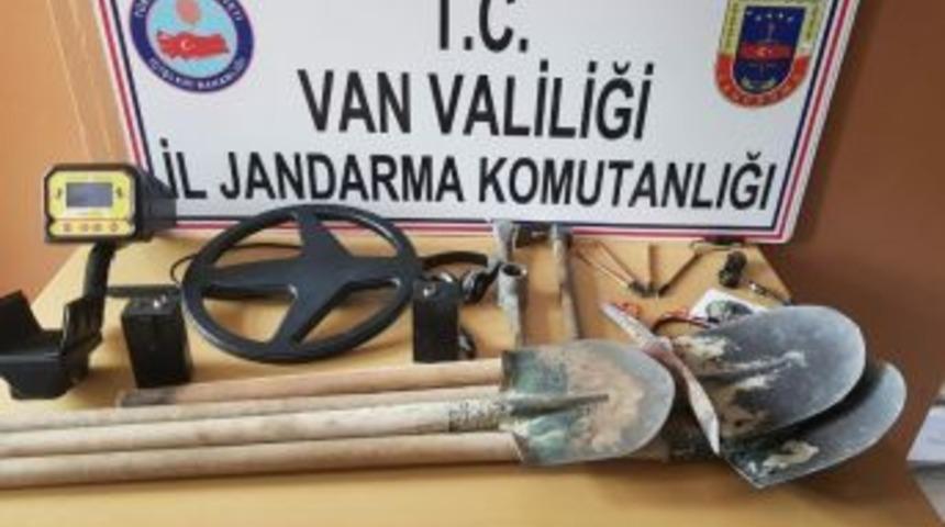 Van&rsquo;da Ka&ccedil;ak Kazı Operasyonu: 6 G&ouml;zaltı