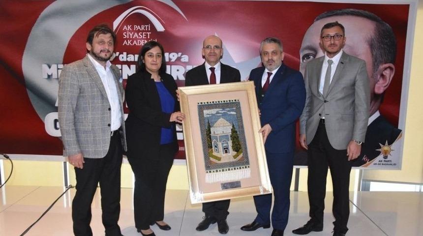 Siyaset Akademisi&rsquo;nin İlk Ders Zili Başbakan Yardımcısı Mehmet Şimşek&rsquo;in Katılımı İle &Ccedil;aldı