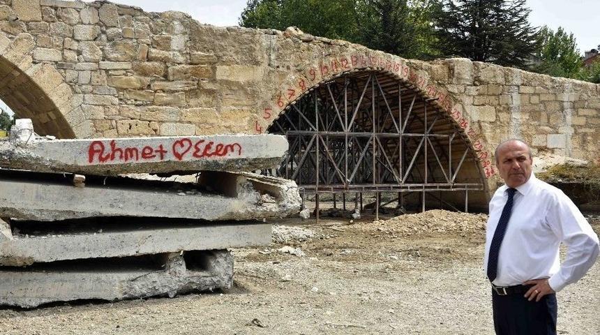 Başkan Arslan, Tarihi Taş Köprüde İncelemelerde Bulundu