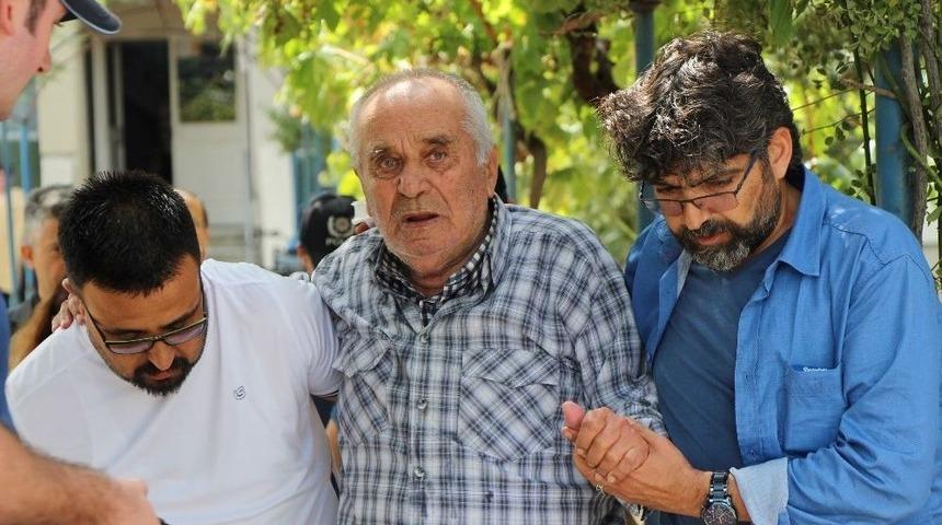 Yaşlı Adam Elindeki Bıçakla Korku Doku Anlar Yaşattı