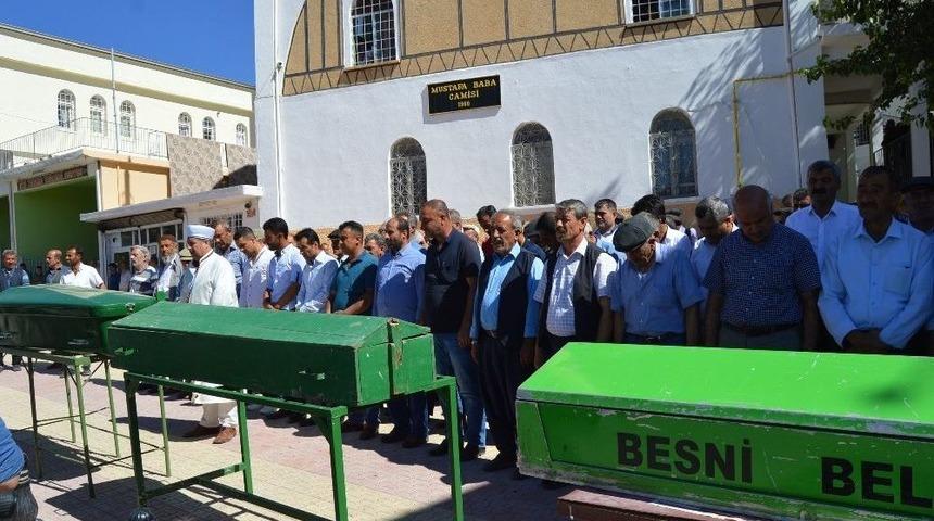 Katledilen Anne Ve İki &Ccedil;ocuğu Toprağa Verildi