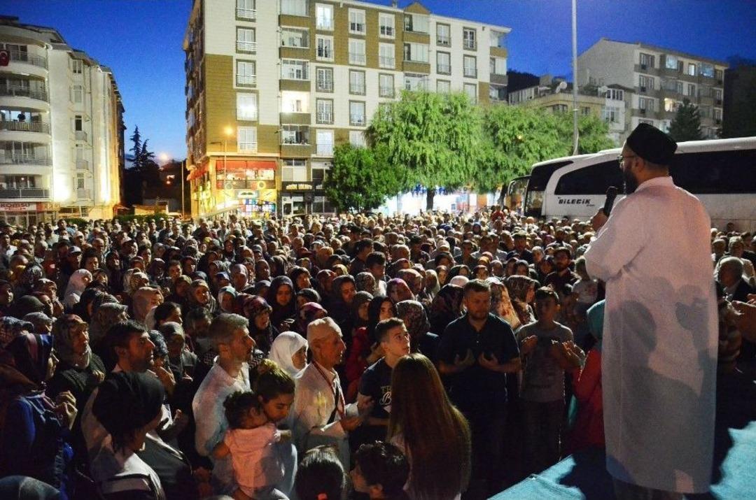 Boz&uuml;y&uuml;kl&uuml; Hacı Adayları T&ouml;renle Kutsal Topraklara Uğurlandı