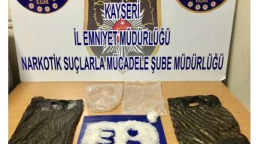 Uyuşturucu Madde Ticareti Yapan İki Şahıs G&ouml;zaltına Alındı