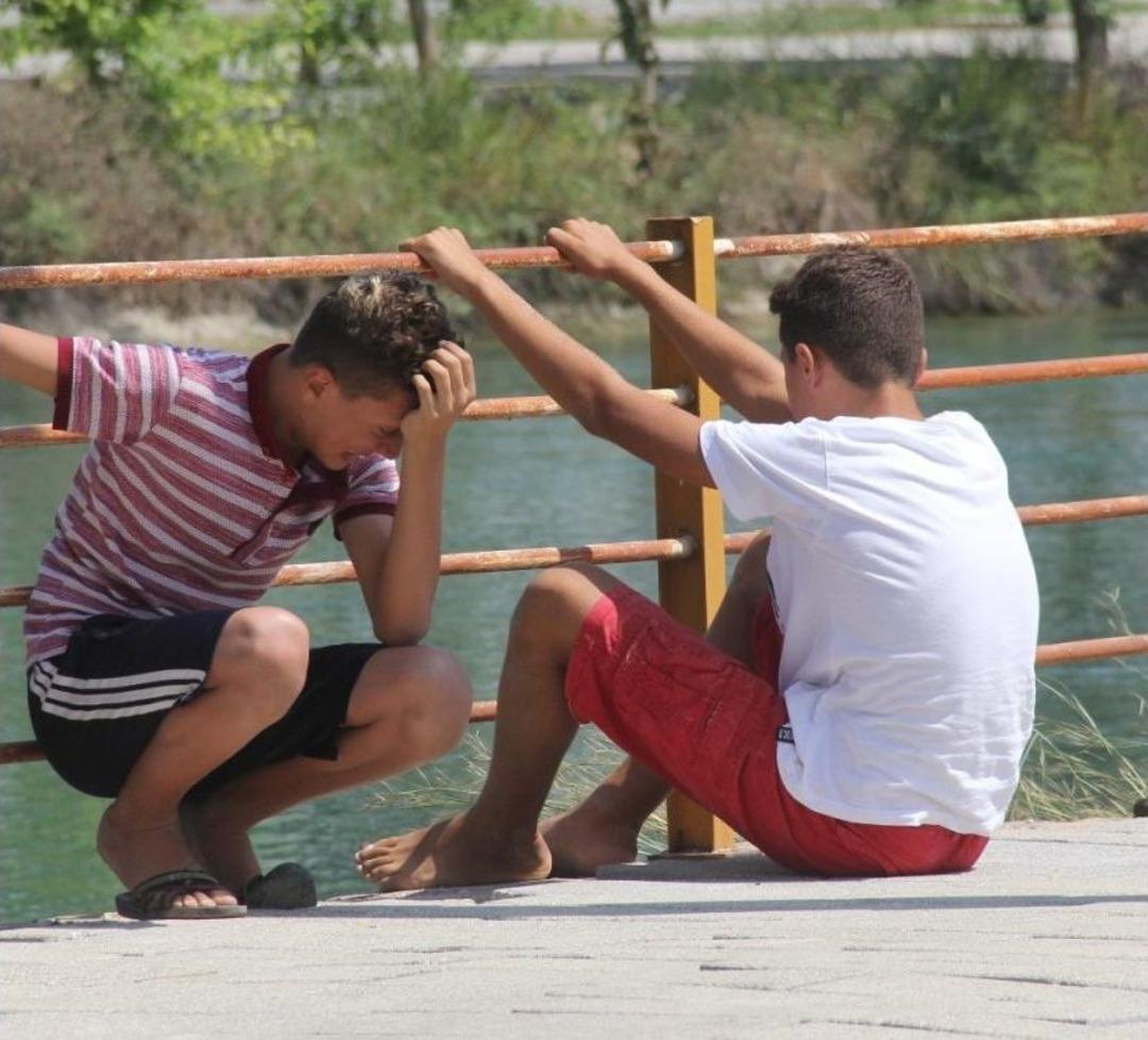 Kanala D&uuml;şen &Ccedil;ocuk Akıntıya Kapılarak Kayboldu, Annesi Ardından Feryat Etti