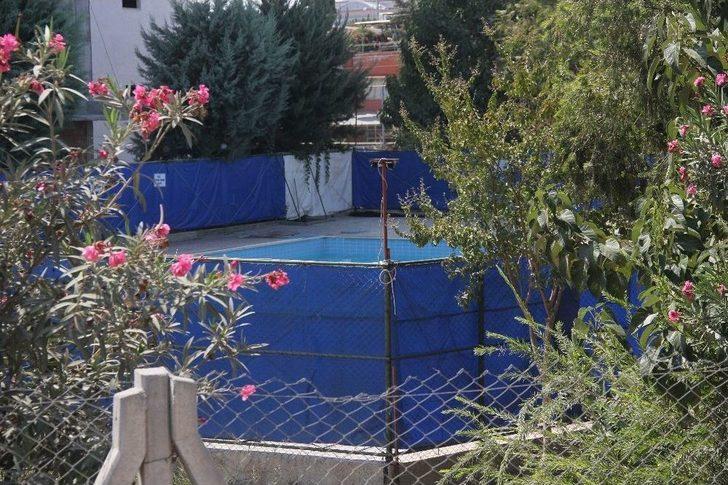 Kanala Düşen Çocuk Akıntıya Kapılarak Kayboldu, Annesi Ardından Feryat Etti G2