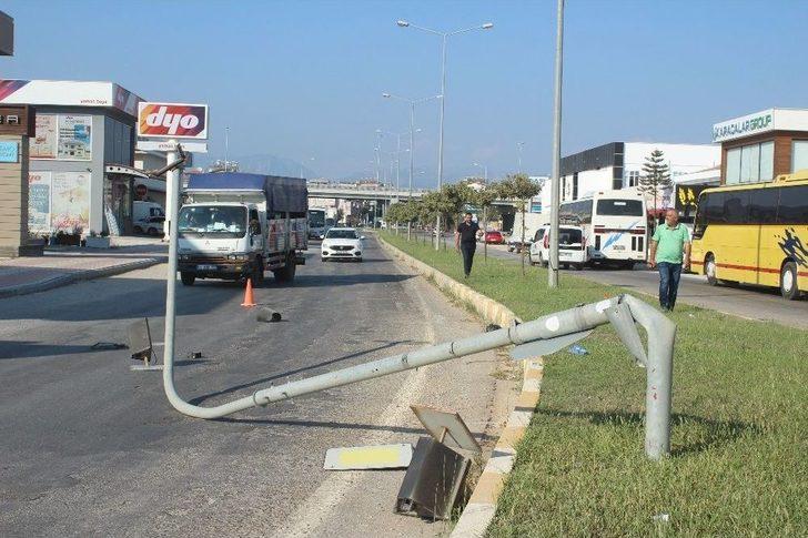 Servis Otobüsü Yüksek Gerilim Kablosuna Çarptı G3