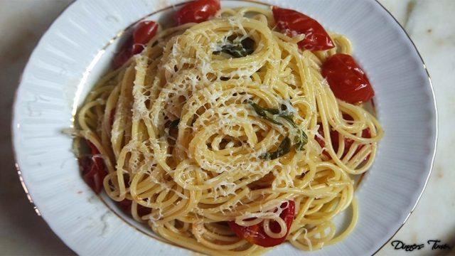 Tek Tencerede Domatesli Spagetti (One Pot Pasta)