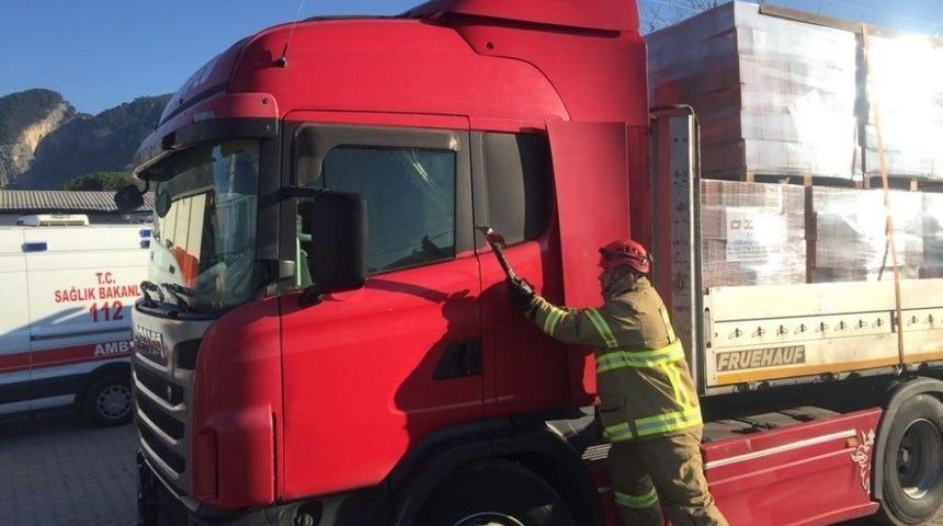 Kamyon S&uuml;r&uuml;c&uuml;s&uuml; Aracında &Ouml;l&uuml; Bulundu