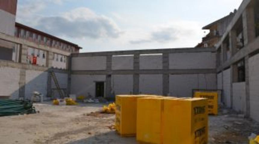 Naim S&uuml;leymanoğlu Spor Salonu İnşaatı Devam Ediyor