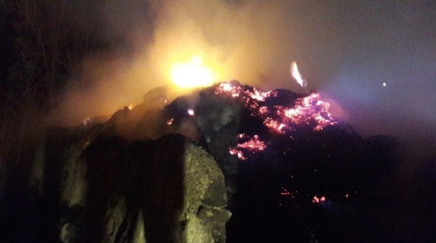 Başkale&rsquo;de Ot Ve Ahır Yangını